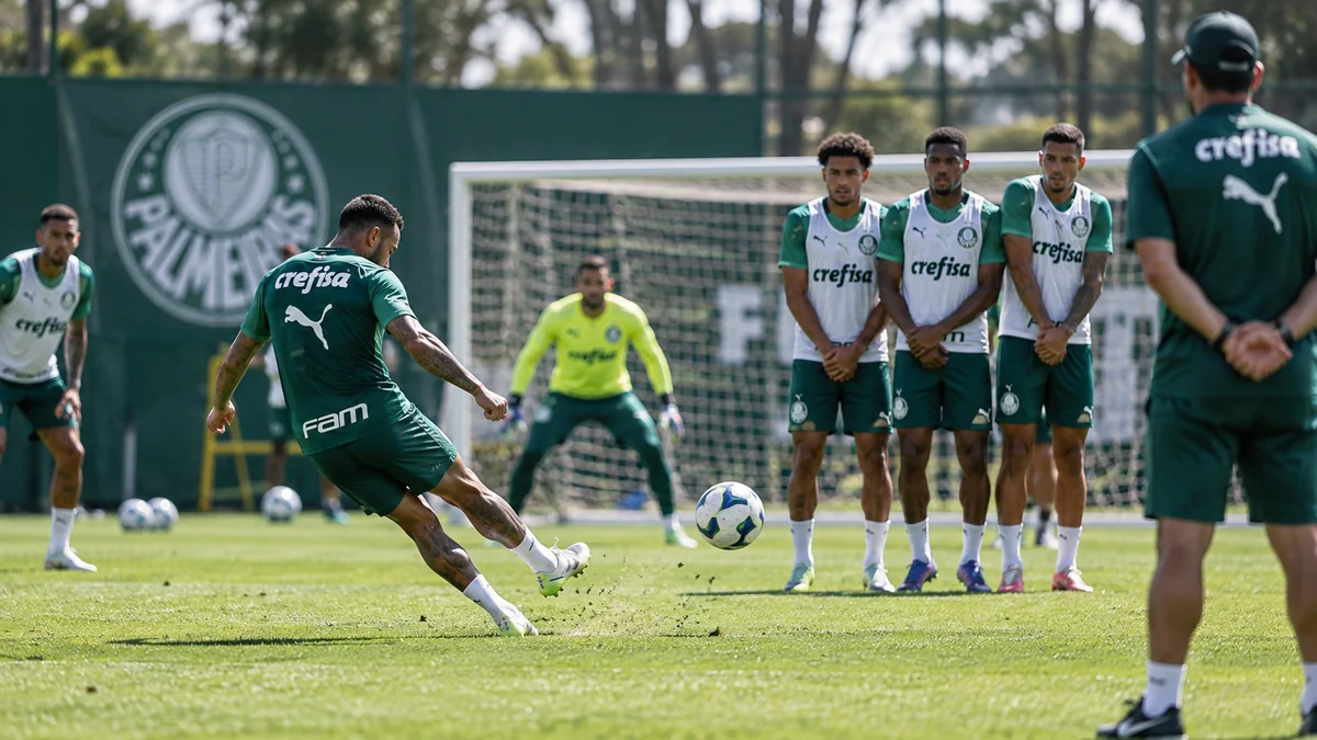 Jogador do Palmeiras cobra falta contra uma barreira de companheiros durante treino